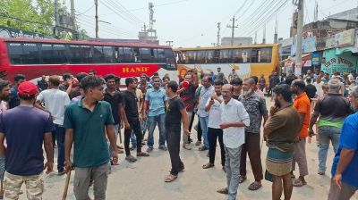 কাউন্টারে হামলা-মারধর, নওগাঁ থেকে ঢাকাসহ দূরপাল্লার বাস চলাচল বন্ধ