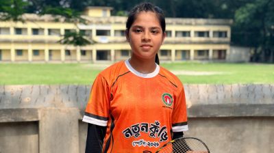 ব্যাডমিন্টনে অপরাজিত চ্যাম্পিয়ন হয়ে জাতীয় পর্যায়ে হুমায়রা