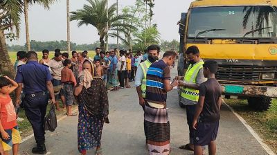 দুর্গন্ধ পেয়ে দাঁড়িয়ে থাকা ট্রাকে মিলল চালকের লাশ