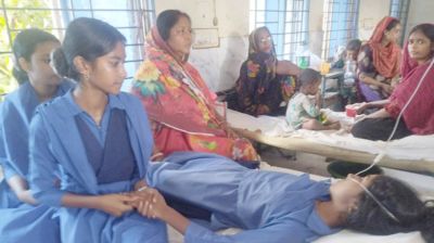 চিতলমারীতে প্রচণ্ড তাপপ্রবাহে ১২ ছাত্রী অসুস্থ