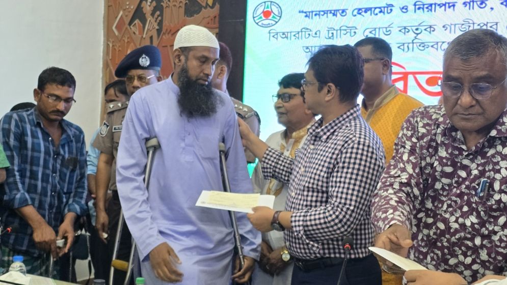 গাজীপুরে ২৭টি বিপন্ন পরিবার পেল ১ কোটি ১৫ লাখ টাকা
