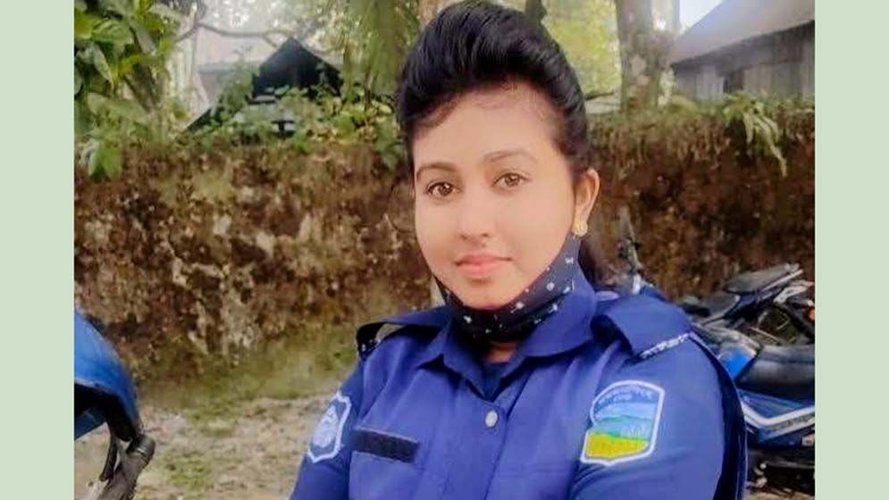 সাজা ও গ্রেফতারি পরোয়ানা মাথায় নিয়েও চাকরি করছেন নারী পুলিশ সদস্য