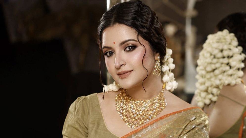 মাকে নিয়ে পরীমনির আবেগঘন পোস্ট