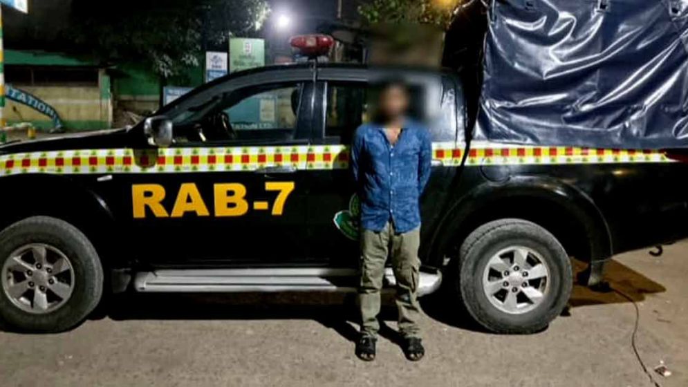 চট্টগ্রামে কাভার্ডভ্যান থেকে সাড়ে ২৩ হাজার ইয়াবা উদ্ধার