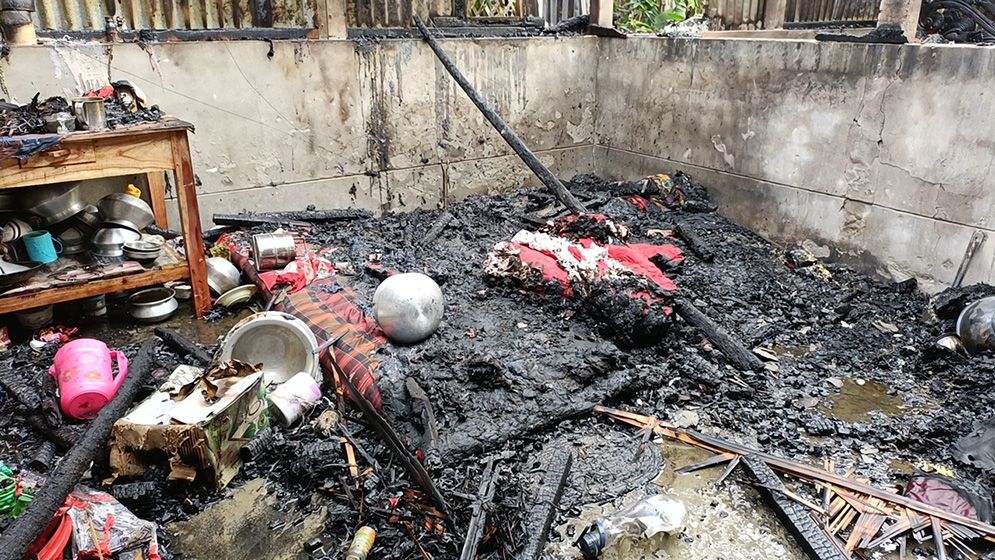 গাজীপুরে অগ্নিকাণ্ডে ১১ ভাড়াটিয়ার সহায়-সম্বল পুড়ে ছাই