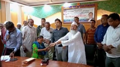 ডেপুটি স্পিকারের পক্ষে দুর্গাপুরে মানবিক সহায়তা