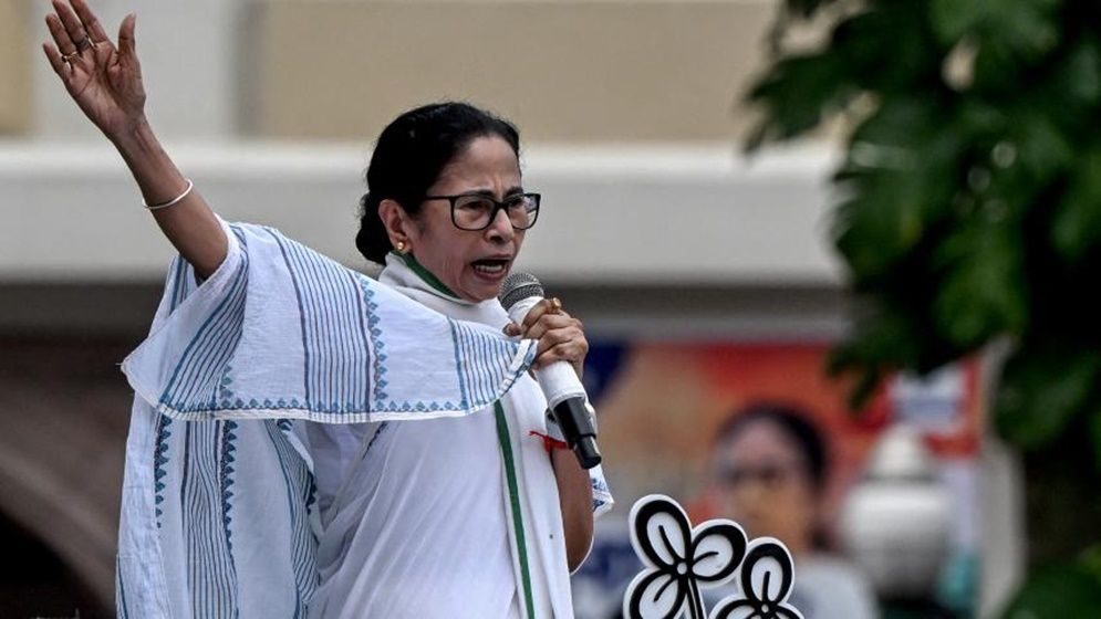বিজেপির বিরুদ্ধে লড়াই জোরদার করতে ইন্ডিয়া জোটের বৈঠক ডাকলেন মমতা