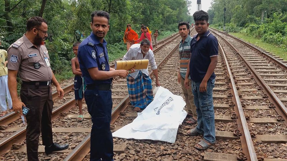 ট্রেনে কাটা পড়ে যুবক নিহত
