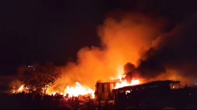 কালশি বস্তিতে ভয়াবহ আগুন, নিয়ন্ত্রণে ফায়ার সার্ভিসের ১৫ ইউনিট