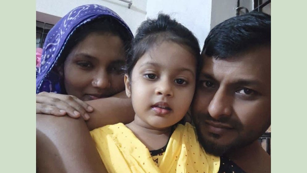মোটরসাইকেলে বাসের ধাক্কা, প্রাণ গেল বাবা-মা-মেয়ের