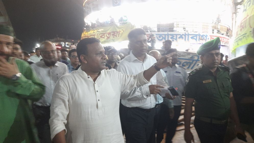 বৈরী আবহাওয়া উপেক্ষা করে নৌপথে ঈদযাত্রা