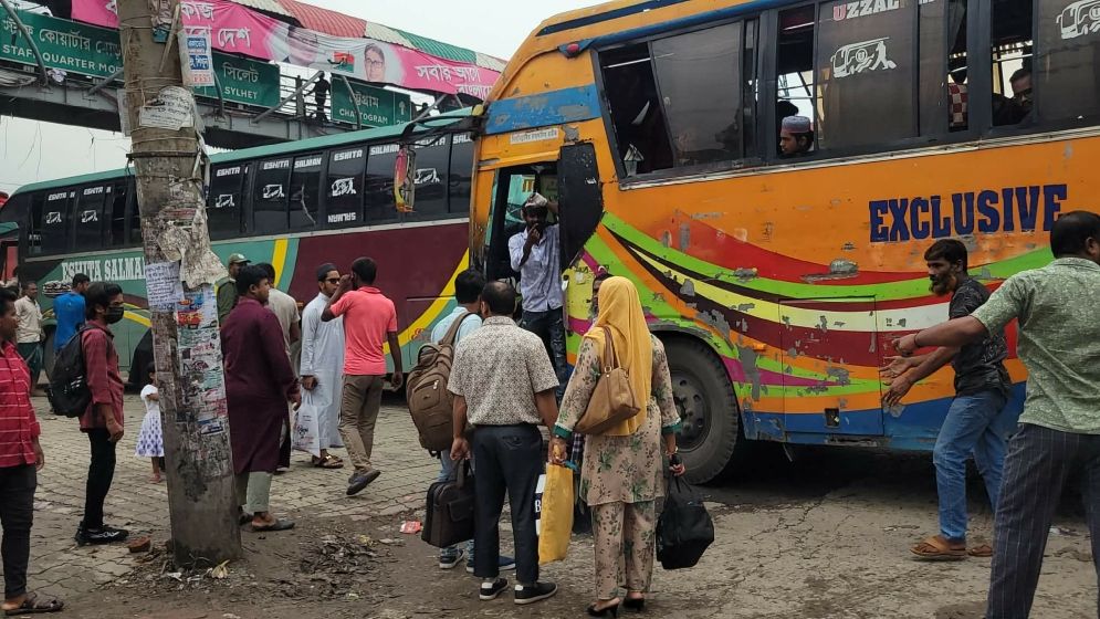 নারায়ণগঞ্জে স্বস্তির ঈদযাত্রায় বাড়তি ভাড়া নেওয়ার অভিযোগ