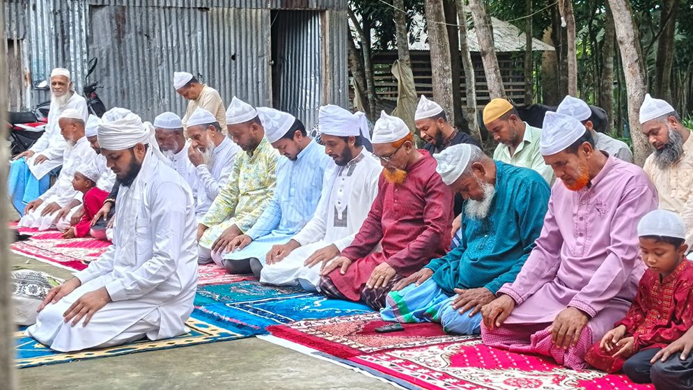 সৌদির সঙ্গে মিল রেখে গলাচিপায় ঈদ উদযাপন