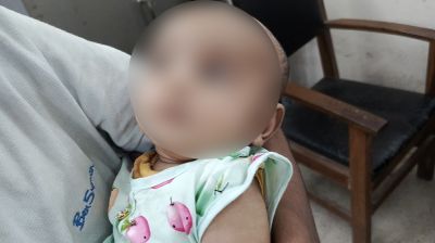 বাসার গলিতে কন্যাশিশু, পরিবারকে খুঁজছে উপজেলা প্রশাসন