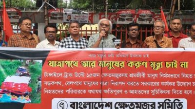‘রড বোঝাই ট্রাকে কীভাবে মানুষ গেল, ট্রাফিক পুলিশের চোখে পড়েনি কেন?’