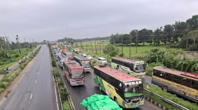 ঢাকা-টাঙ্গাইল মহাসড়কে ৩৫ কিলোমিটার যানজট, বৃষ্টিতে ভোগান্তি