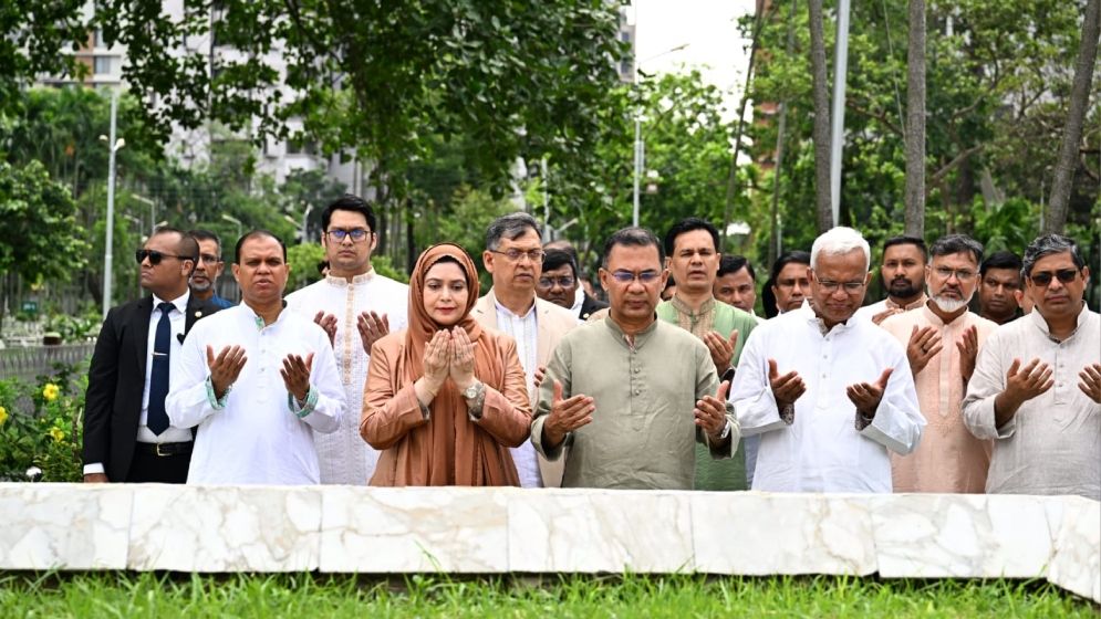 বিডিআর বিদ্রোহে নিহত সেনা কর্মকর্তাদের কবর জিয়ারত প্রধানমন্ত্রীর