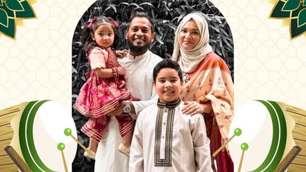 নামাজ শেষে ঈদের শুভেচ্ছা জানালেন মুশফিক
