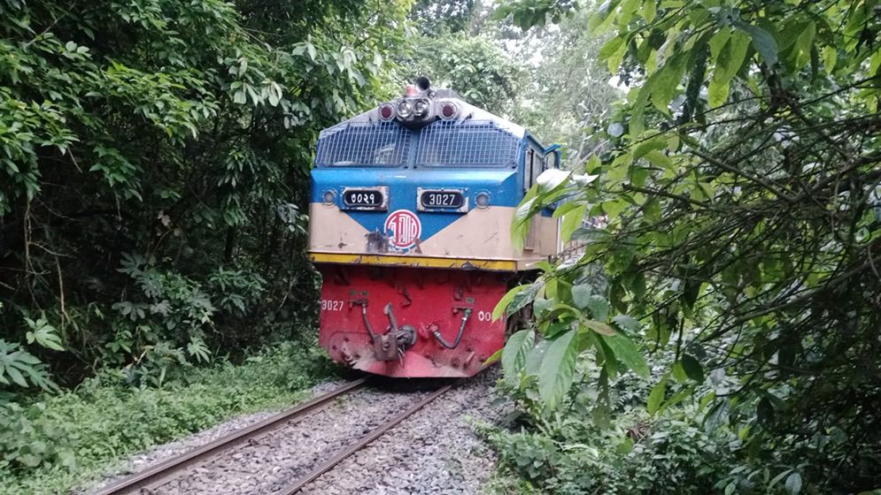 সাড়ে ৪ ঘণ্টা পর সিলেটের সঙ্গে সারা দেশের ট্রেন চলাচল স্বাভাবিক