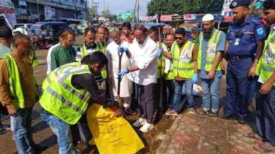 কুরবানির বর্জ্য অপসারণে মাঠে নামলেন প্রতিমন্ত্রী সালাউদ্দিন টুকু