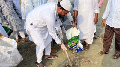 বাউফলে পশুর হাটের বর্জ্য অপসারণ করলেন সংসদ সদস্য শফিকুল ইসলাম