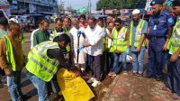 কুরবানির বর্জ্য অপসারণে মাঠে নামলেন প্রতিমন্ত্রী সালাউদ্দিন টুকু
