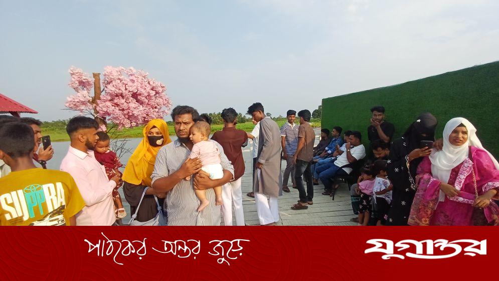 লক্ষ্মীপুরের মেঘনার পাড় যেন ‘মিনি কক্সবাজার’