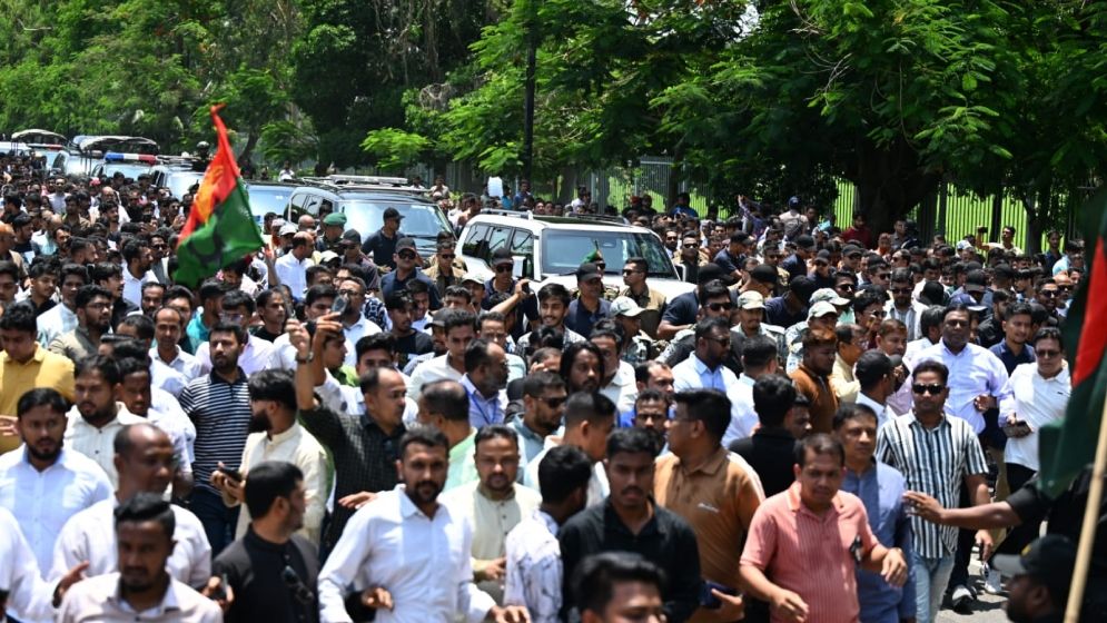 জিয়া উদ্যানে বিএনপির নেতাকর্মীদের ঢল