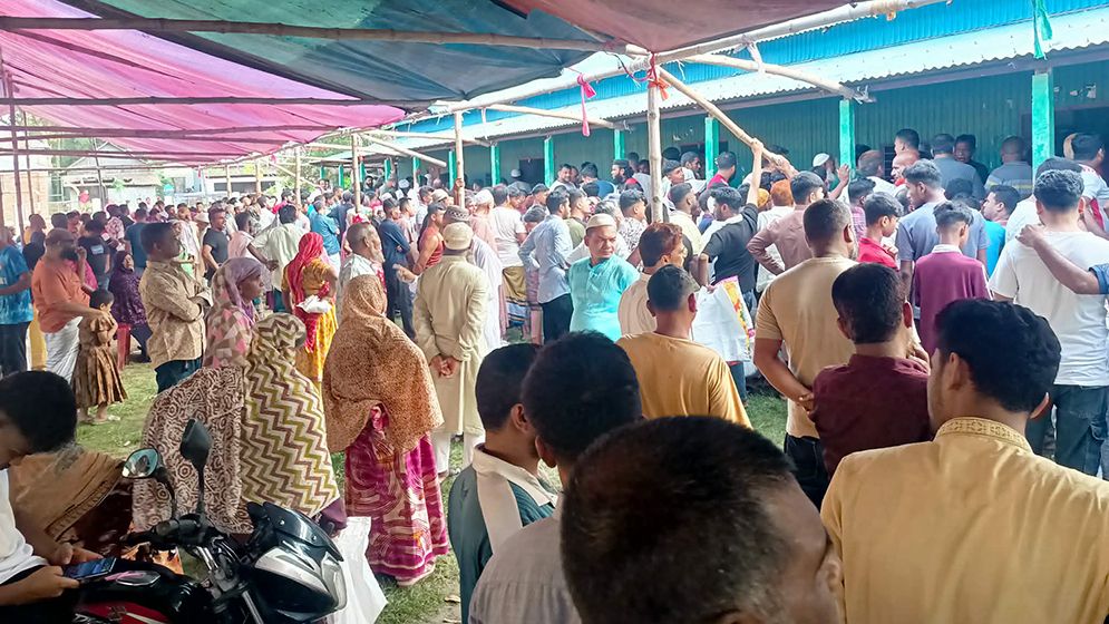 একসঙ্গে ১২৫ গরু-খাসি কুরবানি, ভাগ করে নিলেন সমাজের ৫৫৫৪ মানুষ