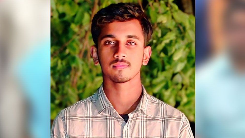 বাবার সামনে ছেলের মৃত্যু