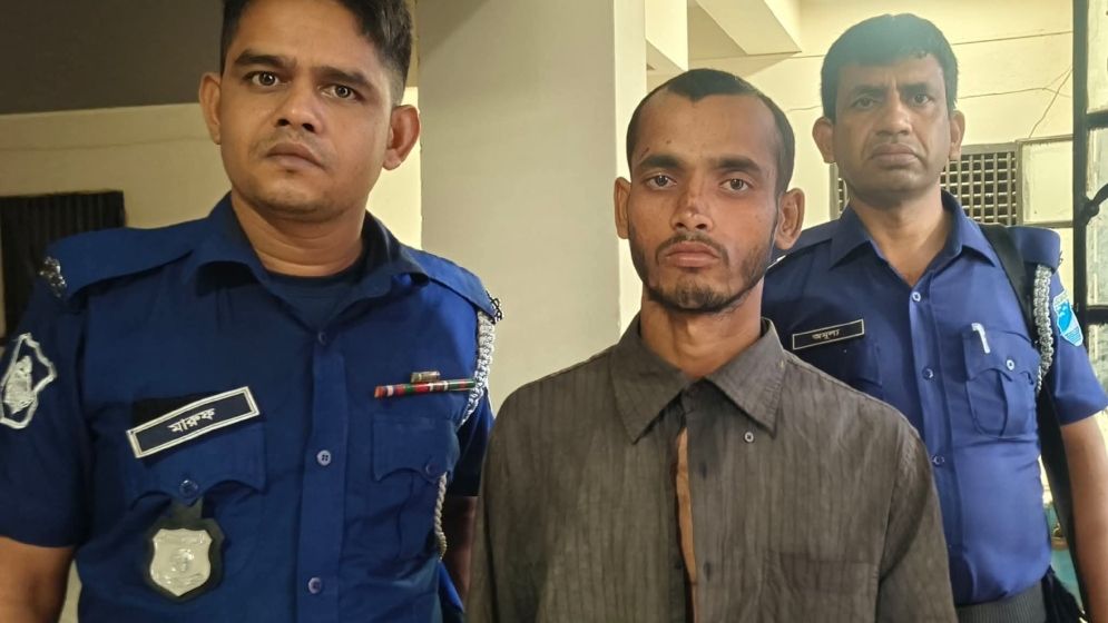 ঈদের দিনে মাকে কোদাল দিয়ে কুপিয়ে হত্যা, ছেলে গ্রেফতার