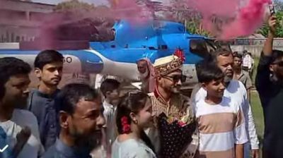 সাত মাস পর স্ত্রীকে নিতে হেলিকপ্টারে স্বামী, গ্রামে উৎসবের আমেজ