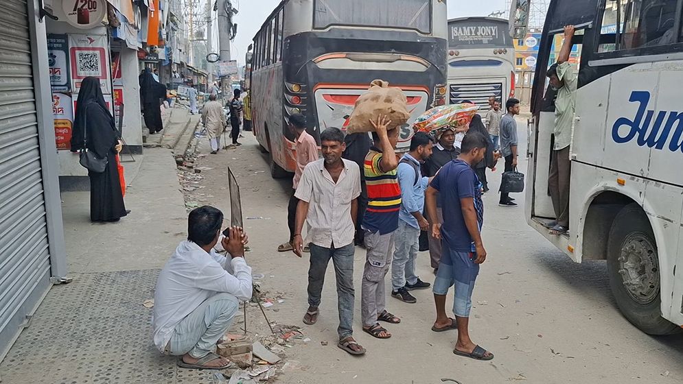 ঢাকা-টাঙ্গাইল মহাসড়কে ফিরতি যানবাহনের চাপ, বাড়তি ভাড়ার অভিযোগ