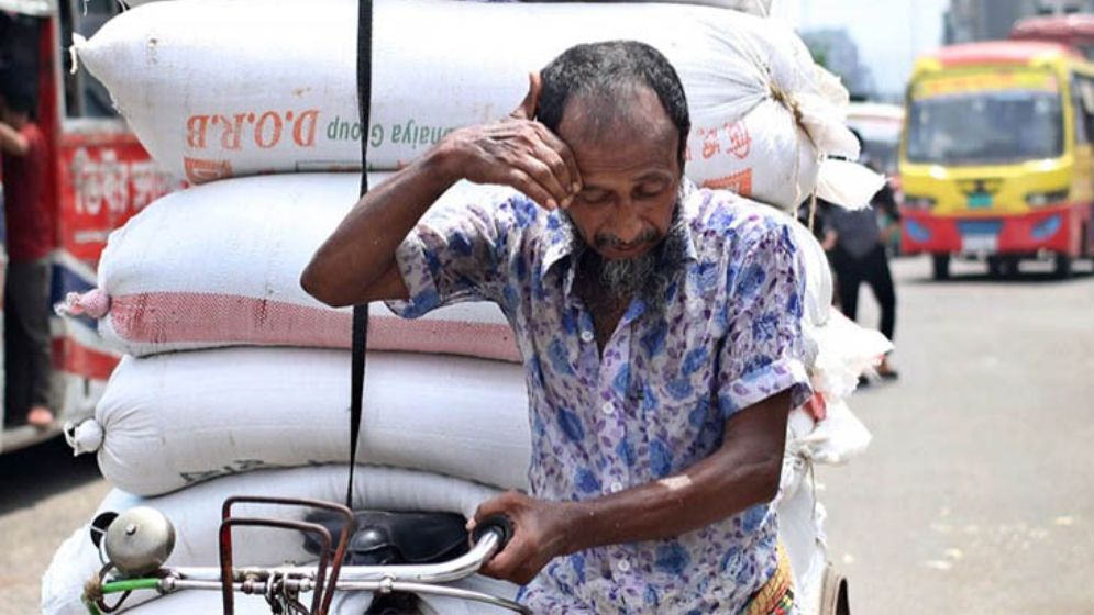 তাপপ্রবাহে পুড়ছে রংপুর, জনজীবন দুর্বিষহ