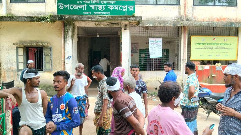 মাদক সেবনে বাধা, সংঘর্ষে শিশু-নারীসহ আহত ১৩