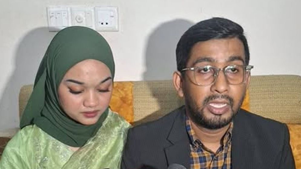 বিয়ের পর প্রথমবারের মতো শ্বশুরবাড়ি মালয়েশিয়ান তরুণী, এলাকাবাসীর ভিড়