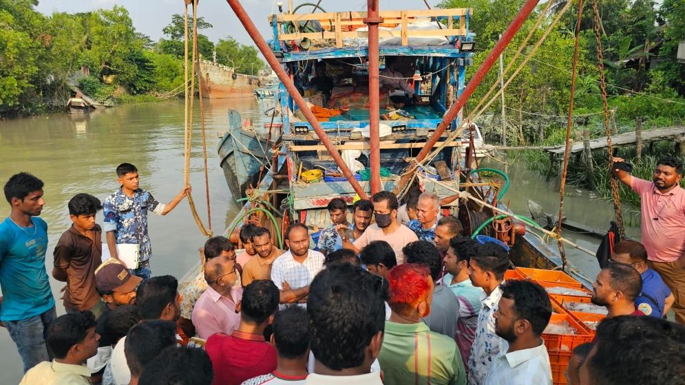 নিষেধাজ্ঞা অমান্য করে মাছ শিকার, ১২ জেলের কারাদণ্ড