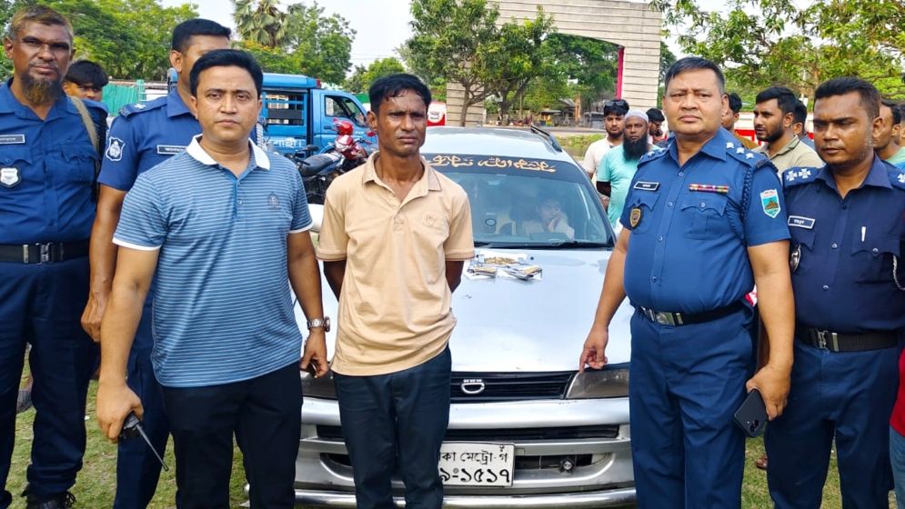 রাজশাহীতে ২ পিস্তল ও ৫৩ রাউন্ড গুলি উদ্ধার, তরুণীসহ গ্রেফতার ২