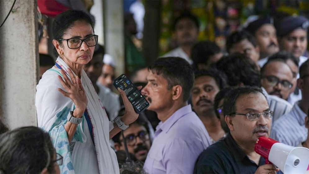 তৃণমূলের সব সাংগঠনিক কমিটি ভেঙে দিলেন মমতা