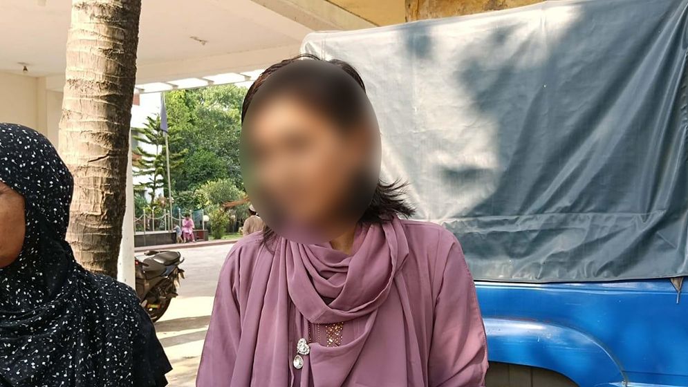 শরীরে সিগারেটের ছ্যাঁকা, গৃহবধূর মাথার চুল কেটে নির্যাতনের অভিযোগ