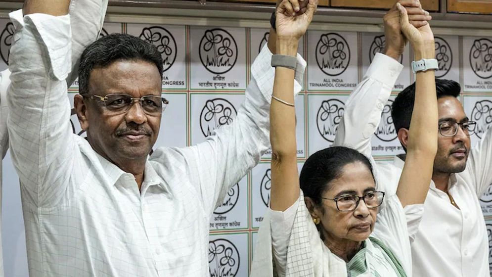 পদত্যাগ করলেন কলকাতার মেয়র ফিরহাদ হাকিম