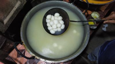 তেঁতুলতলার রসগোল্লা নাম ছড়াচ্ছে বিদেশেও