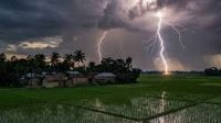 গাইবান্ধায় বজ্রপাতে প্রাণ গেল মা-ছেলের