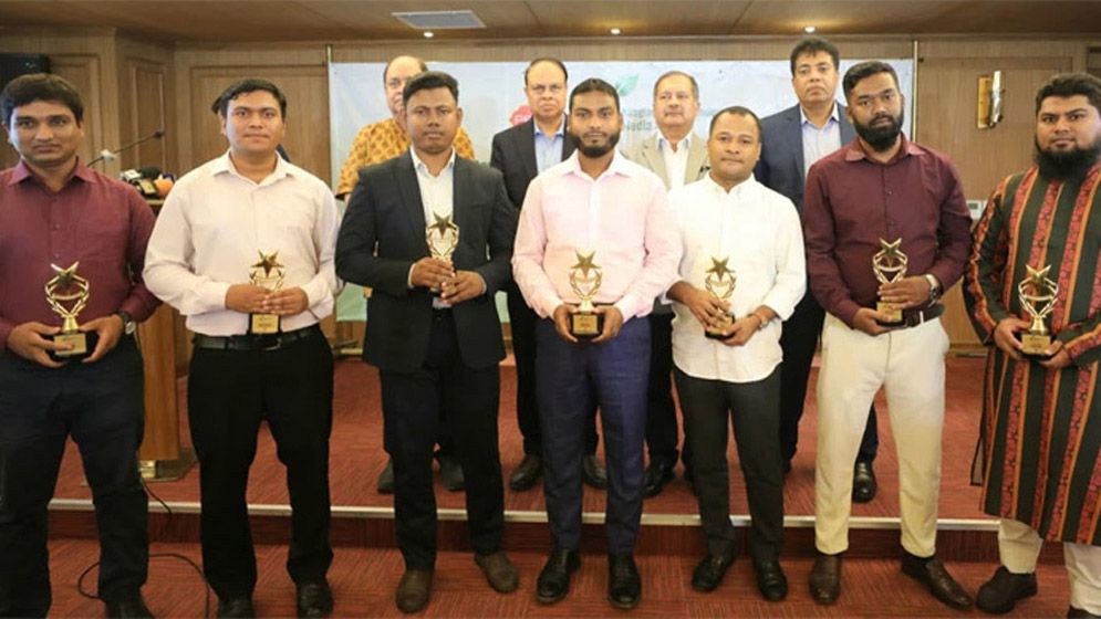 বাংলাদেশ অ্যাগ্রো-ইন্ডাস্ট্রি মিডিয়া অ্যাওয়ার্ড পেলেন ৭ সাংবাদিক