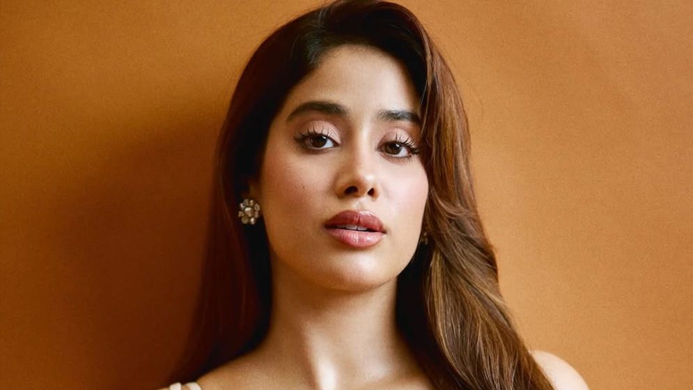 উদ্দেশ্যপ্রণোদিত ক্যামেরাবন্দির শিকার অভিনেত্রীরা: জাহ্নবী কাপুর
