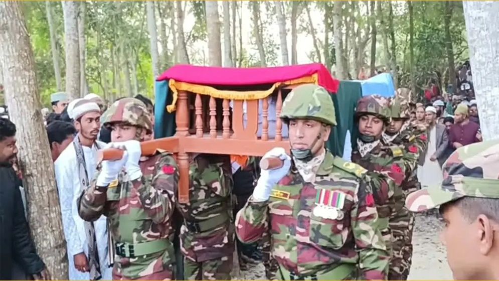শান্তিরক্ষা মিশনে নিহত সেনা সদস্য মহিউদ্দিনের দাফন সম্পন্ন