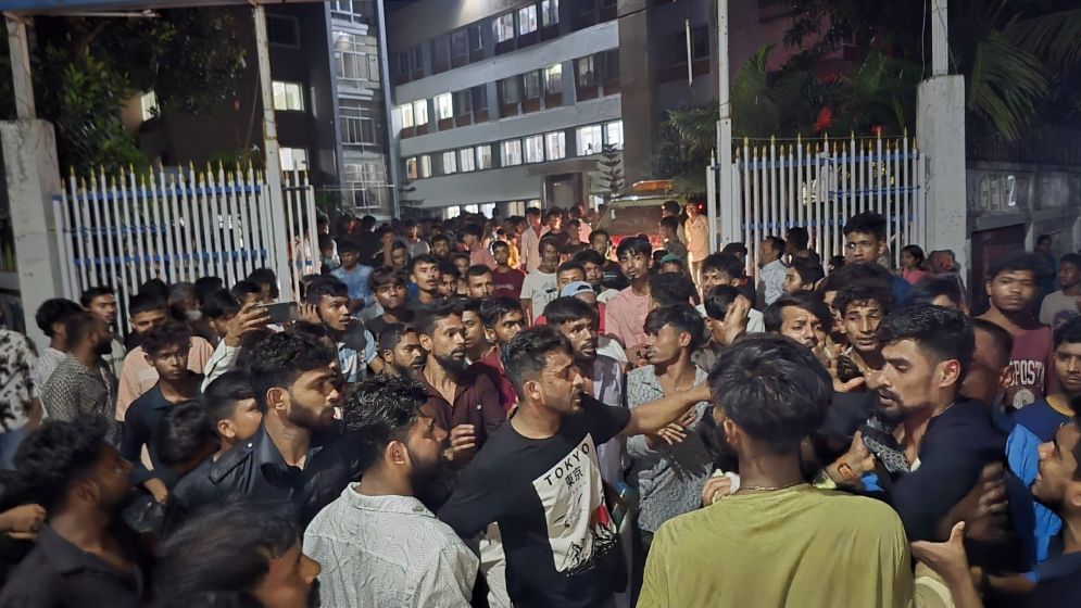 লাশ নিয়ে থানা ঘেরাও, পুলিশ কর্মকর্তা ক্লোজড