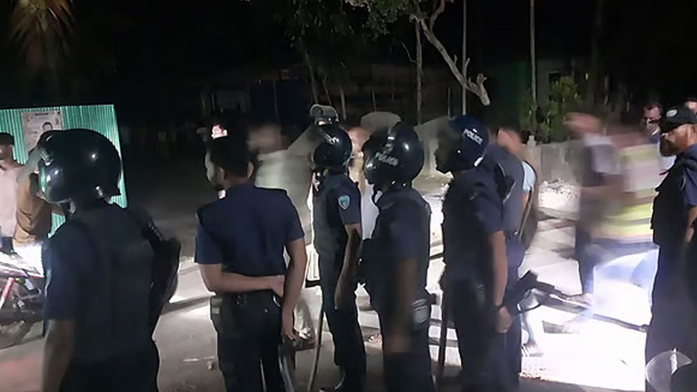 নোয়াখালীতে আ.লীগ ও বিএনপির সংঘর্ষ-অগ্নিসংযোগ, আহত ১৬