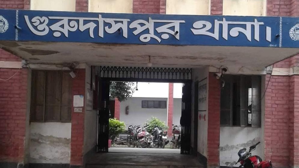 থানার ভিতরে আ.লীগ নেতার স্লোগান