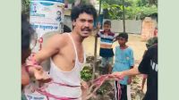 কিস্তির টাকা ছিনতাইয়ের সময় যুবক আটক
